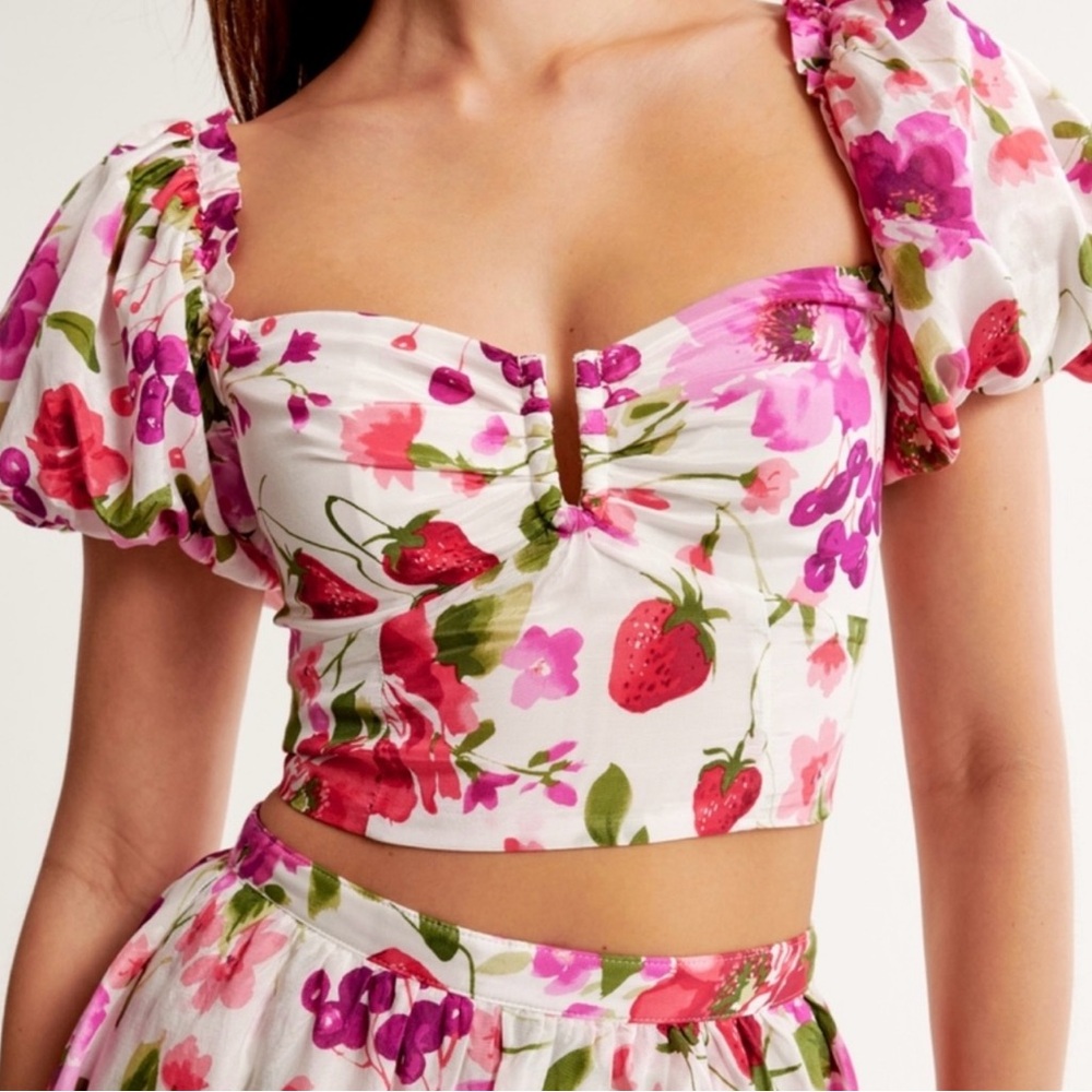 Abercrombie & Fitch Floral Puff Sleeve Crop Top